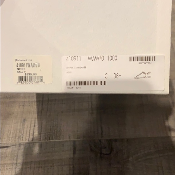 Balenciaga Arena Studded Sandals in black. Size 38 - Picture 3 of 5